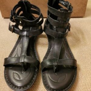Born women's leather sandals brand size 8
